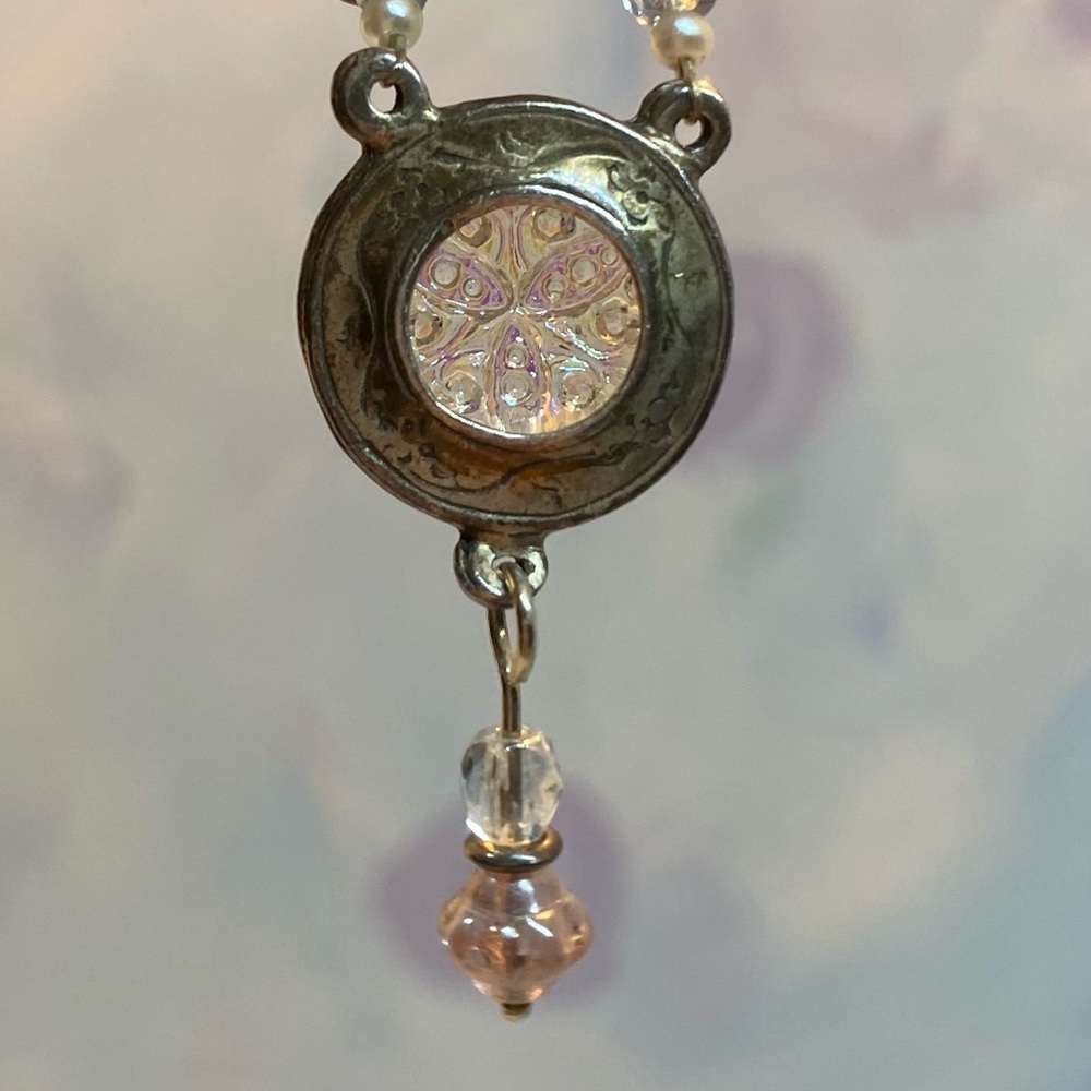 Vintage GB Collection Molded Iridescent Glass Pendant Necklace - Picture 5 of 6